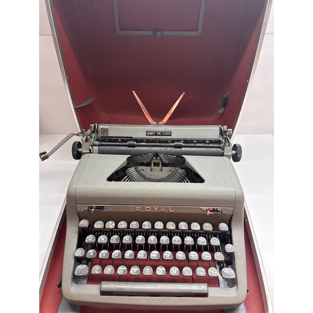 Vintage Royal Quiet De Luxe Manual Typewriter Gray Magic Margin with Case